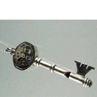 銀の笛　鍵だけど笛　メカニカルな手巻時計モチーフ ペンダント　ホイッスル　チェーン付き　シルバー92【配送不可地域：沖縄県】【1486567】