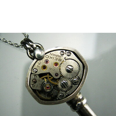 【ふるさと納税】銀の笛　鍵だけど笛　メカニカルな手巻時計モチーフ ペンダント　ホイッスル　チェーン付き　シルバー92【配送不可地域：沖縄県】【1486567】 サムネイル2