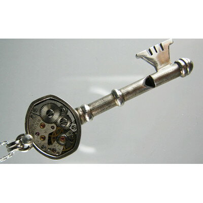 【ふるさと納税】銀の笛　鍵だけど笛　メカニカルな手巻時計モチーフ ペンダント　ホイッスル　チェーン付き　シルバー92【配送不可地域：沖縄県】【1486567】 サムネイル3