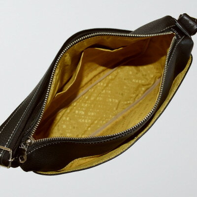 【ふるさと納税】 牛革 ショルダーバッグ ブラック かばん 鞄 カバン レザー ファッション 男性用 女性用 男女兼用 旅行 アウトドア 黒 本革 レゼール 贈答 ギフト プレゼント 記念日 お祝い 千葉県 旭市 サムネイル3