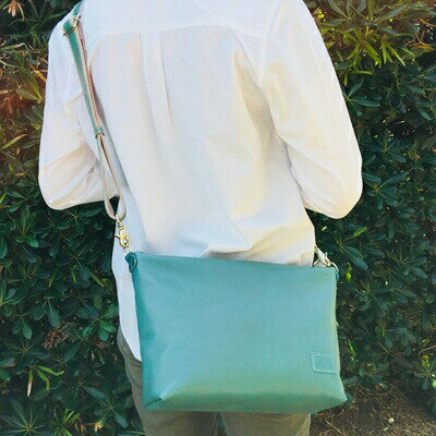 日本製 ショルダーバッグ エメラルド （ニッキ） 牛革 ショルダー ショルダー カバン 鞄 本革 天然皮革製品 台形型 紺 カラー カジュアル 肩掛け ギフト 贈答 記念日 送料無料 ふるさと納税 ぬいざえもん 千葉県 旭市