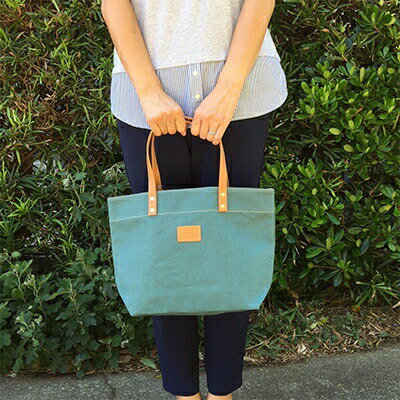 日本製 トート 小サイズ ブルー （パラフィン帆布） 牛革 トート 小型 手持ち カバン 鞄 本革 天然皮革製品 カラー カジュアル ブランド ギフト プレゼント 送料無料 ぬいざえもん 千葉県 旭市