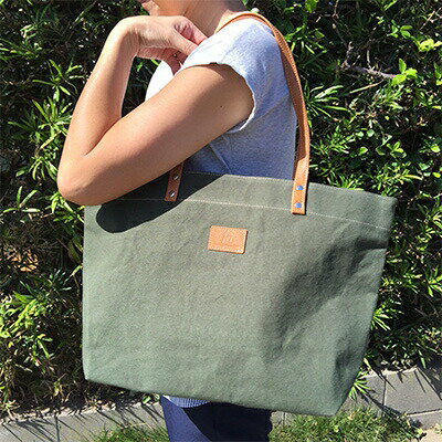 日本製 トート 中サイズ カーキ （パラフィン帆布） 牛革 トート 小型 手持ち カバン 鞄 本革 天然皮革製品 カラー カジュアル ギフト プレゼント 贈答 記念日 送料無料 ぬいざえもん 千葉県 旭市