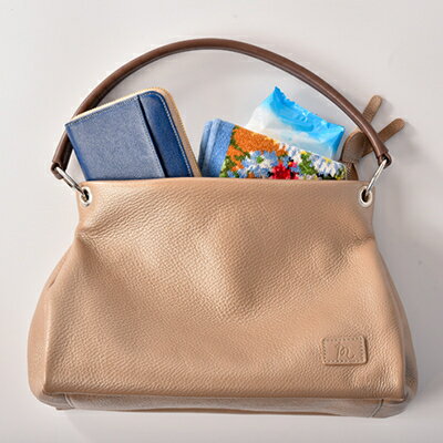 【ふるさと納税】 日本製 牛革 ショルダーバッグ 2WAY シャンパンゴールド 手作り バッグ 鞄 カバン 牛革 肩掛け ゴールド 本革 天然皮革製品 フォーマル ビジネス ブランド ギフト プレゼント 贈答 記念日 送料無料 ぬいざえもん 千葉県 旭市 サムネイル3