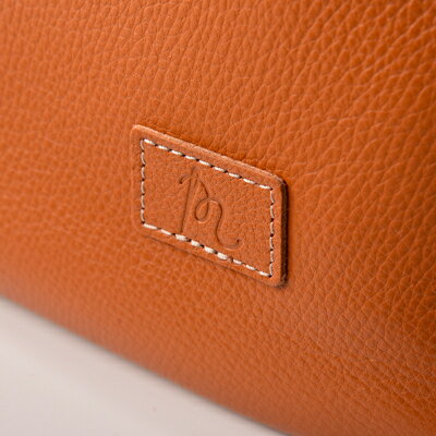 【ふるさと納税】 本革 ショルダー バッグ 日本製 キャメル ショルダーバッグ メンズ レディース 鞄 カバン マチ付き ペッタン 牛革 茶 肩掛け 収納 カジュアル おしゃれ ギフト プレゼント 贈答 送料無料 千葉県 旭市 ぬいざえもん サムネイル2