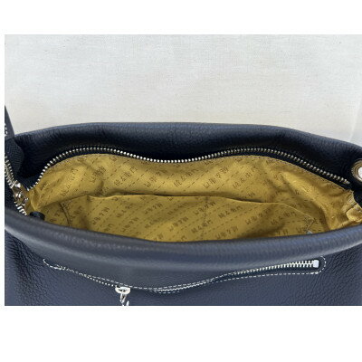 【ふるさと納税】 日本製 牛革 ショルダーバッグ ハウル 小 2WAY ブラック 黒 手作り バッグ バック 鞄 カバン 牛革 肩掛け ショルダー 本革 天然皮革製品 カラー フォーマル ビジネス ブランド ギフト プレゼント 記念日 お祝い 送料無料 工芸品 千葉県 旭市 サムネイル3