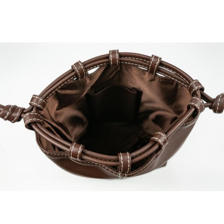 【ふるさと納税】【 本革 / おしゃれ / レディース 】 ナラシド ♪ レザー 巾着 バッグ （色：チョコ） 革 ゆるキャラ 製品 グッズ 習志野市 Bon Craft （ ボンクラフト ） サムネイル3