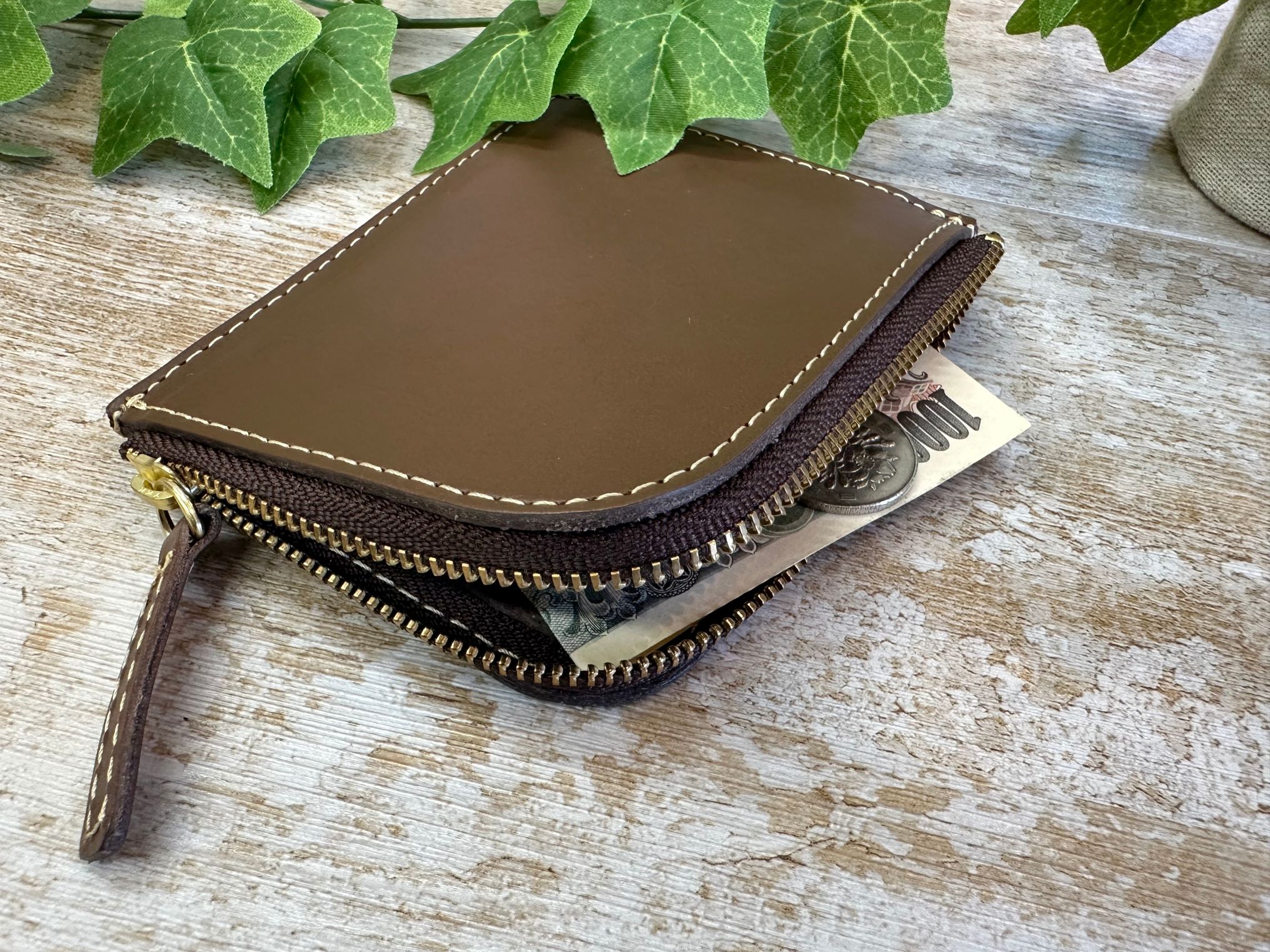 【ふるさと納税】1973年創業の老舗革工房が送る「レーザー彫刻 本革オリジナルのコンパクト財布」 革 レザー 財布 黒 ブラウン 製品 習志野市 Bon Craft （ ボンクラフト ） サムネイル3