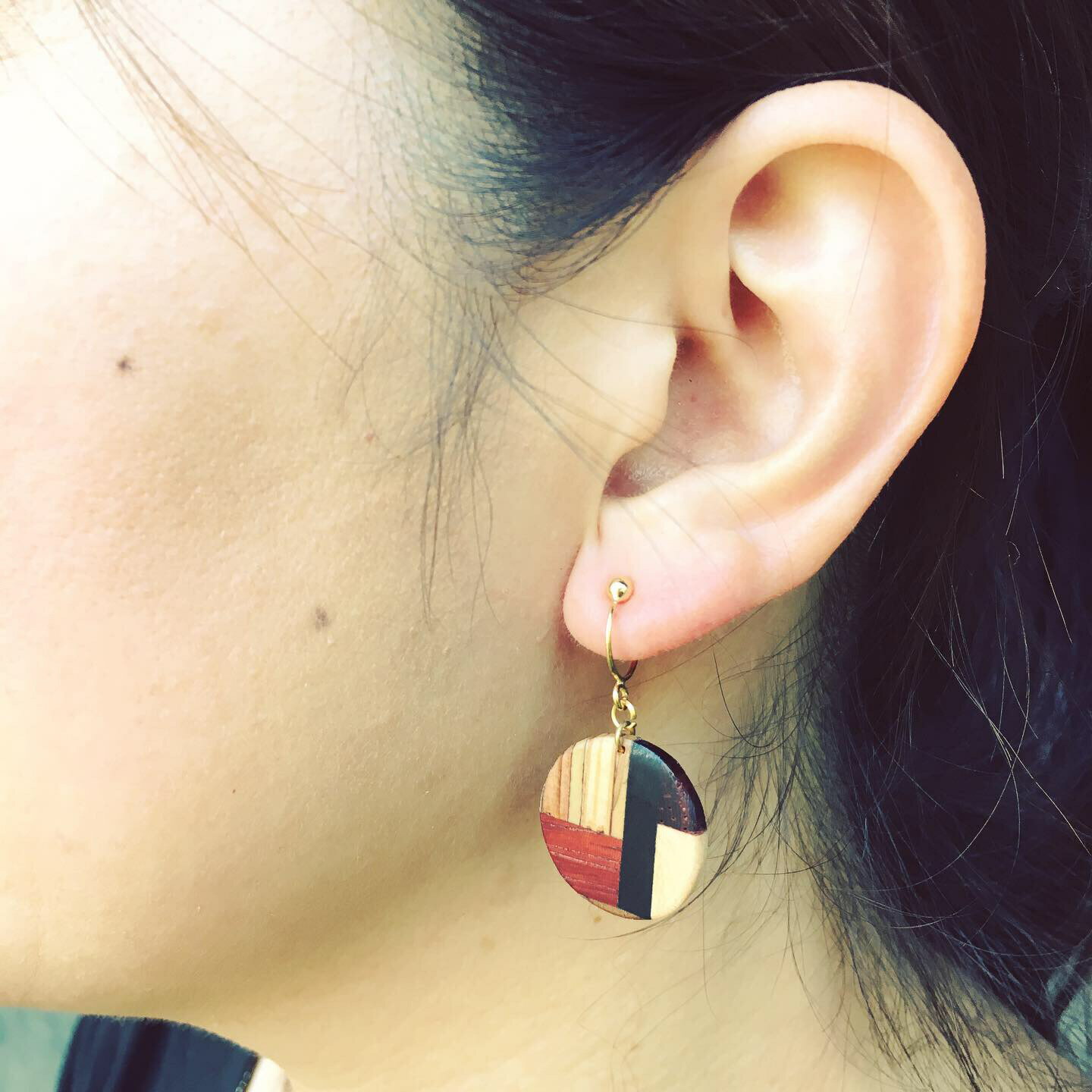 【ふるさと納税】 寄木のピアス/イアリング天然色、無着色（2個セット在庫から選択） イヤリング アレルギー対応 耐水ボンド 耐水木固め塗料 蜜蝋仕上げ 軽量 軽い ハンドメイド アクセサリー 天然色の木 送料無料 サムネイル3