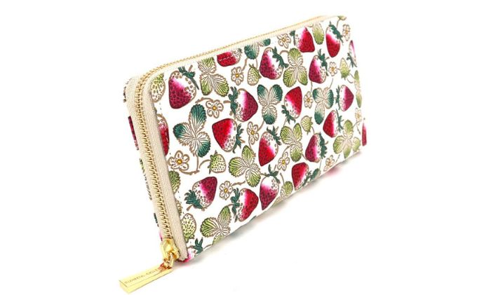 【ふるさと納税】長財布 大容量 ぐるっとファスナーの長財布 いちご 文庫屋大関 通帳が入る 財布 レディース ラウンドファスナー レザー 本革 革 文庫革 レディース財布 お財布 通帳 通帳入れ 通帳ケース 柄 日本製 東京 墨田区　お届け：発送可能時期より順次配送 サムネイル3