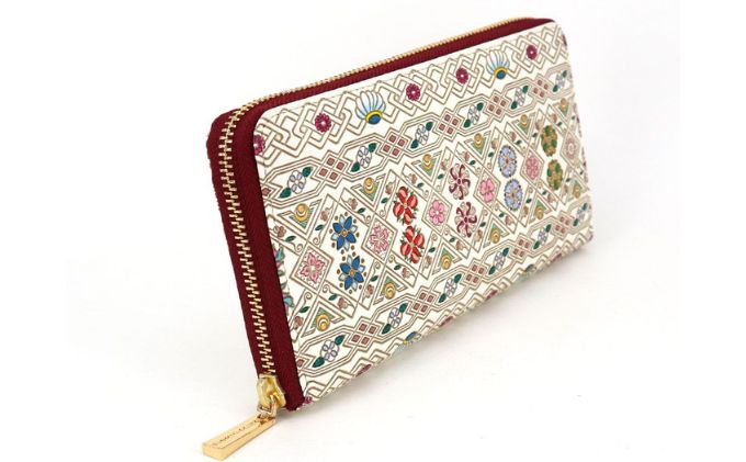 【ふるさと納税】長財布 大容量 ぐるっとファスナーの長財布 花菱 文庫屋大関 通帳が入る 財布 レディース 本革 牛革 通帳ケース 通帳入れ 通帳 ポーチ ファスナー カード 収納 ポケット 小銭入れ 仕切り 工芸品 雑貨 東京　お届け：発送可能時期より順次配送 サムネイル3