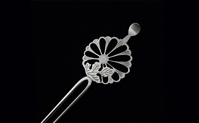 【ふるさと納税】かんざし 平打ち簪 銀製 菊 かざり工芸三浦 髪飾り ヘアアクセサリー 和装 普段使い アクセサリー 民芸品 工芸品 伝統工芸品 おしゃれ かわいい 東京 東京都 墨田区 サムネイル3