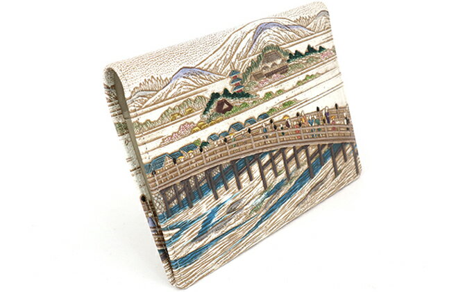 【ふるさと納税】【文庫屋大関】パーソナルホルダー　浮世絵　三条大橋【皮革工芸品】 ファッション 小物 シンプル パスポートケース 病院セット 型押し 大関卯三郎 牛革 　お届け：発送可能時期より順次配送 サムネイル3