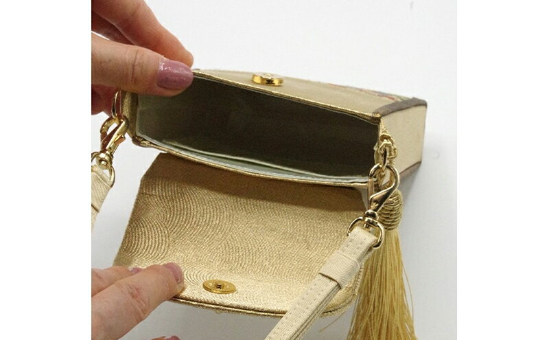 【ふるさと納税】ポーチ 珠陽工芸スマホポーチ 金ラミネートオリエンタル刺繍 スマホポーチ スマホケース 小物入れ カードケース ポケット付き 刺繍 刺しゅう ファッション 雑貨 東京 サムネイル3