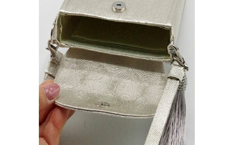 【ふるさと納税】ポーチ 珠陽工芸スマホポーチ 銀ラミネートオリエンタル刺繍 スマホポーチ スマホケース 小物入れ カードケース ポケット付き 刺繍 刺しゅう ファッション 雑貨 東京 サムネイル3