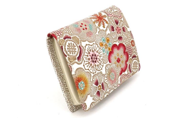 【ふるさと納税】【文庫屋大関】箱まち小銭入れ 春らんまん〈茜〉【皮革工芸品】 革製品 工芸品 民芸品 牛革 財布 小銭入れ 小物入れ お祝い ギフト プレゼント 墨田区 東京都　お届け：発送可能時期より順次配送 サムネイル3