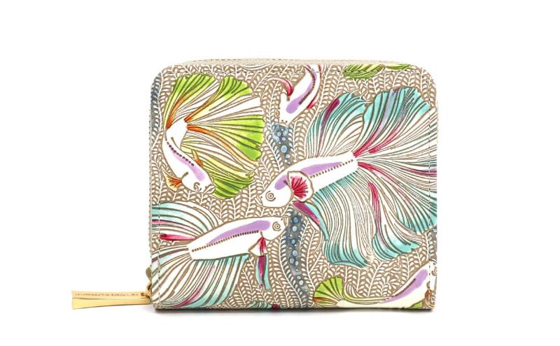 【ふるさと納税】【文庫屋大関】二つ折りファスナーミニ財布 ラビリンスフィッシュ＜グリーン＞【皮革工芸品】財布 二つ折り 小物 お札 カード 小銭 コンパクト 牛革 手作り 日本製 墨田区 東京都　お届け：発送可能時期より順次配送 サムネイル2