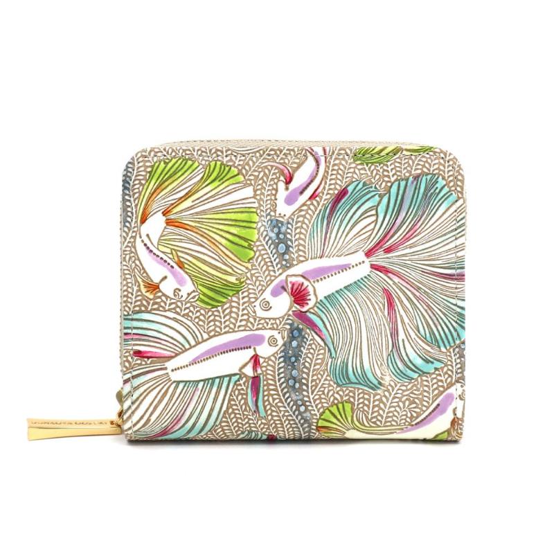 【文庫屋大関】二つ折りファスナーミニ財布 ラビリンスフィッシュ＜グリーン＞【皮革工芸品】財布 二つ折り 小物 お札 カード 小銭 コンパクト 牛革 手作り 日本製 墨田区 東京都　お届け：発送可能時期より順次配送