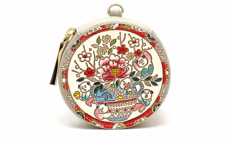 【ふるさと納税】【文庫屋大関】マカロンポーチ 唐子【皮革工芸品】 ポーチ ミニポーチ 小物入れ アクセサリー入れ イヤホン入れ 収納 保管ケース 手のひらサイズ 本革 革 皮革 工芸品 工芸 雑貨 ギフト プレゼント 日本製 東京 サムネイル2