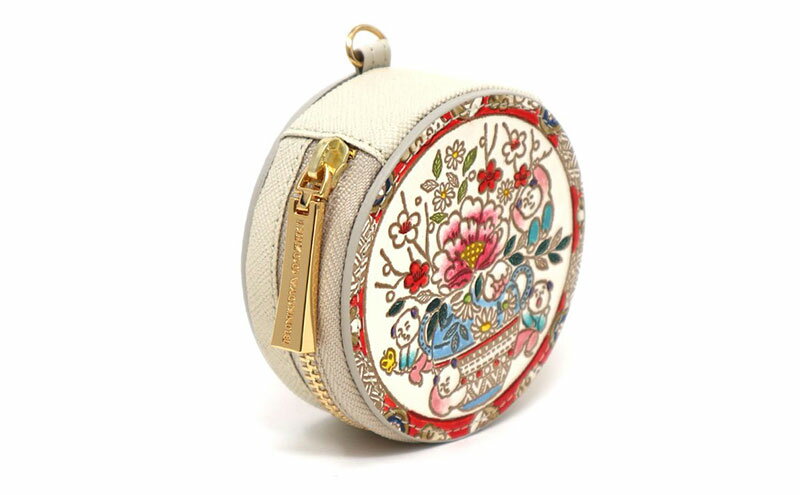 【ふるさと納税】【文庫屋大関】マカロンポーチ 唐子【皮革工芸品】 ポーチ ミニポーチ 小物入れ アクセサリー入れ イヤホン入れ 収納 保管ケース 手のひらサイズ 本革 革 皮革 工芸品 工芸 雑貨 ギフト プレゼント 日本製 東京 サムネイル3