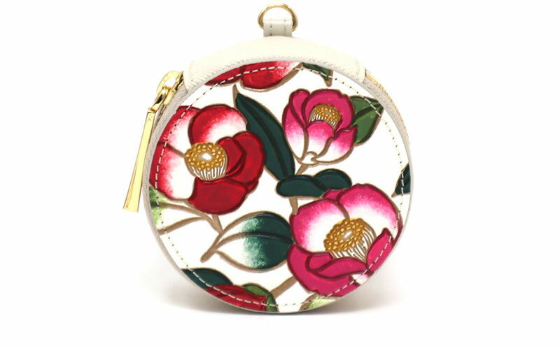 【ふるさと納税】【文庫屋大関】マカロンポーチ 椿【皮革工芸品】 ポーチ ミニポーチ 小物入れ アクセサリー入れ イヤホン入れ 収納 保管ケース 手のひらサイズ 本革 革 皮革 工芸品 工芸 雑貨 ギフト プレゼント 日本製 東京 サムネイル2