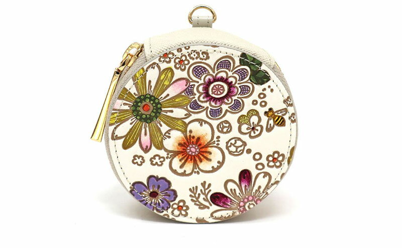 【ふるさと納税】【文庫屋大関】マカロンポーチ みつばち【皮革工芸品】 ポーチ ミニポーチ 小物入れ アクセサリー入れ イヤホン入れ 収納 保管ケース 手のひらサイズ 本革 革 皮革 工芸品 工芸 雑貨 ギフト プレゼント 日本製 東京 サムネイル2