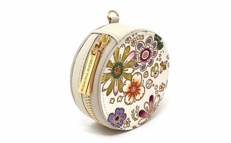 【ふるさと納税】【文庫屋大関】マカロンポーチ みつばち【皮革工芸品】 ポーチ ミニポーチ 小物入れ アクセサリー入れ イヤホン入れ 収納 保管ケース 手のひらサイズ 本革 革 皮革 工芸品 工芸 雑貨 ギフト プレゼント 日本製 東京 サムネイル3