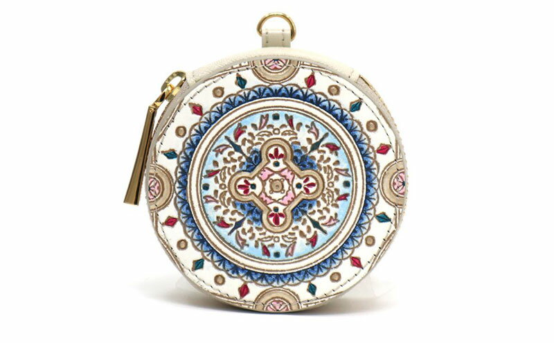 【ふるさと納税】【文庫屋大関】マカロンポーチ エクラ【皮革工芸品】 ポーチ ミニポーチ 小物入れ アクセサリー入れ イヤホン入れ 収納 保管ケース 手のひらサイズ 本革 革 皮革 工芸品 工芸 雑貨 ギフト プレゼント 日本製 東京 サムネイル2