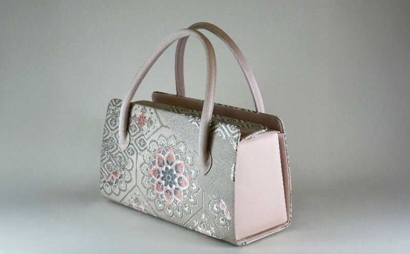 【ふるさと納税】バッグ 珠陽工芸 上合わせフォーマルボストンバッグ 正絹プラチナ箔 鞄 カバン ボストンバッグ レディース フォーマル 工芸品 自立型 ファッション 洋装 和装 雑貨 墨田区 東京都 サムネイル3