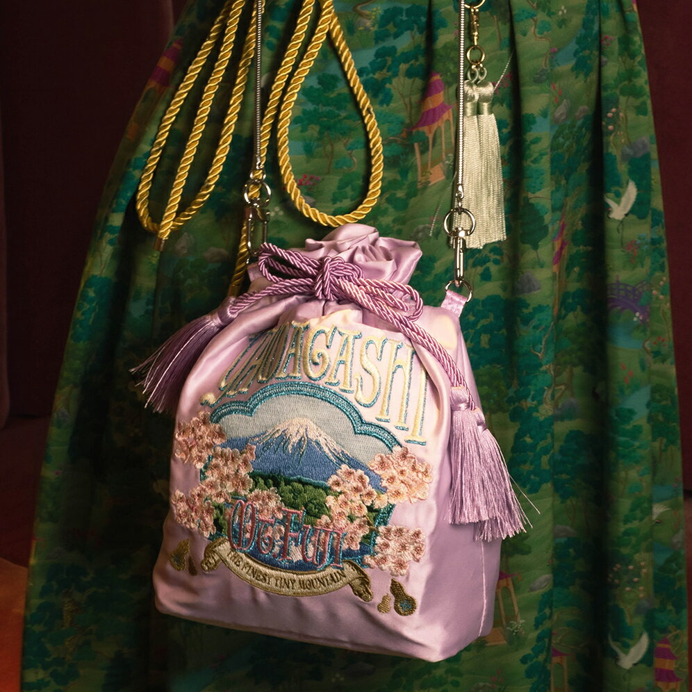 【ふるさと納税】YAMAGASHI 巾着バッグ 東京都 渋谷区 巾着 バッグ 富士山 藤色 刺繍 ポーチ 2way 日用品 お出かけ 送料無料 サムネイル2