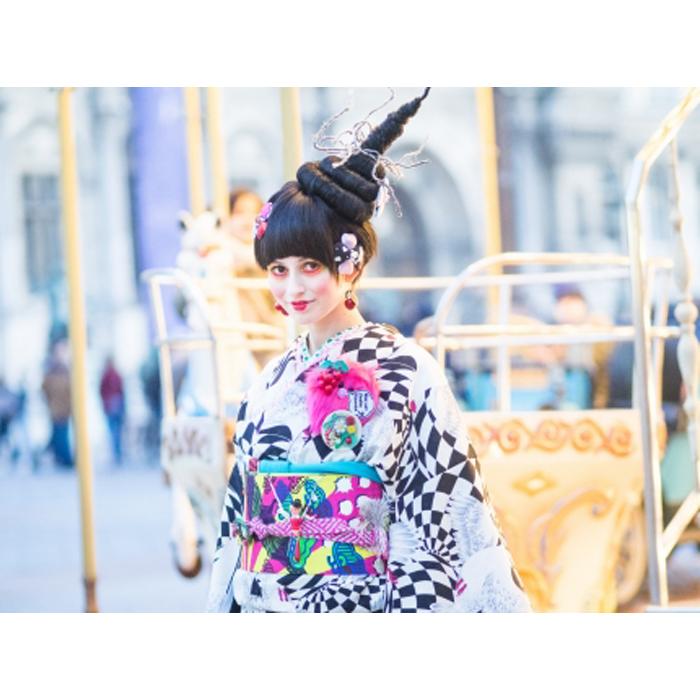 新進気鋭の着物デザイナー・重宗玉緒プレタ着物「鳩柄振袖(黒)」（S・M・Lサイズ）