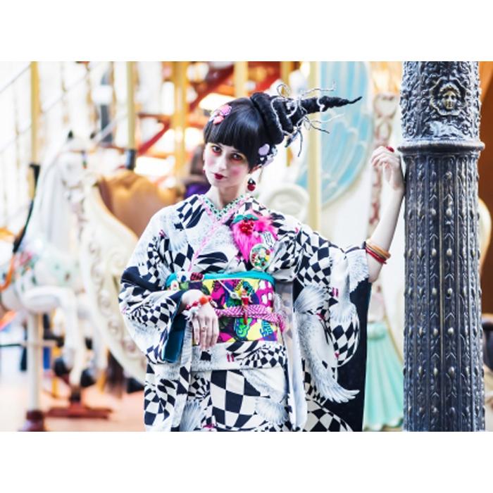 【ふるさと納税】新進気鋭の着物デザイナー・重宗玉緒プレタ着物「鳩柄振袖(黒)」（S・M・Lサイズ） サムネイル3