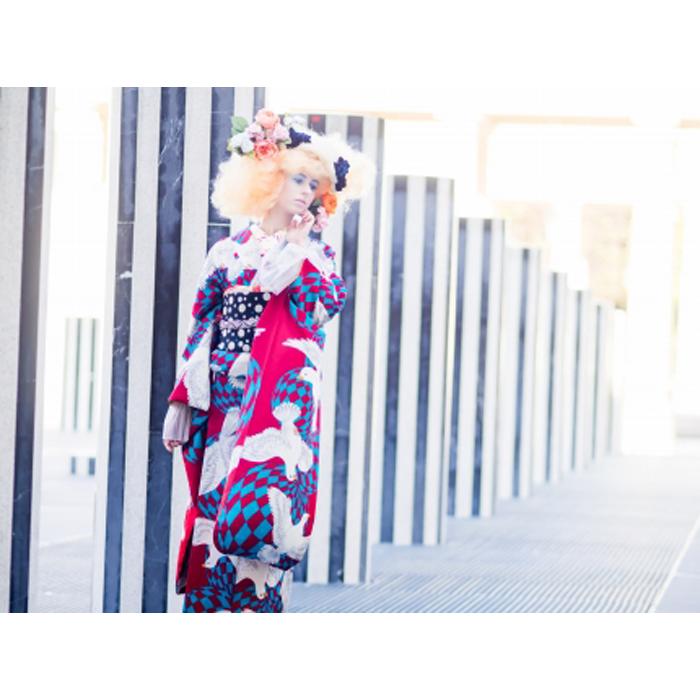 新進気鋭の着物デザイナー・重宗玉緒プレタ着物「鳩柄振袖(赤×青緑)」（S・M・Lサイズ）