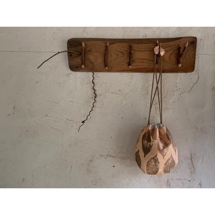 【数量限定】葉っぱ模様のレザーポーチ（鹿革）