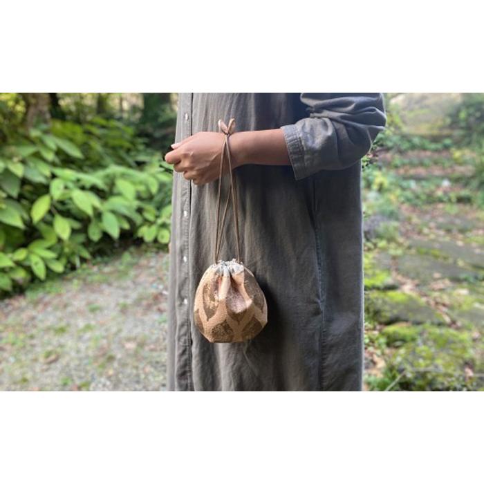 【ふるさと納税】【数量限定】葉っぱ模様のレザーポーチ（鹿革） サムネイル3