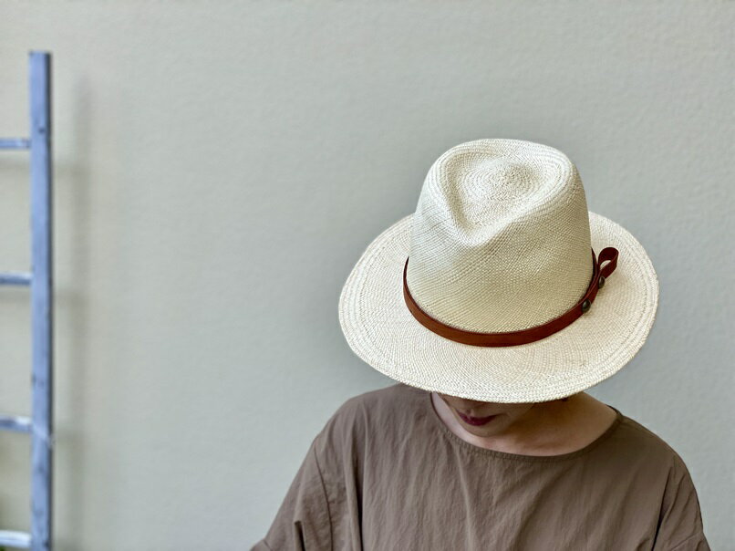 【ふるさと納税】木型 で作った 中折れ パナマハット | 関口善大靴工房 サイズ調整テープ付き オリジナル木型 ナチュラルカラー 中折れ 中折れ帽子 中折れ帽 ハット 帽子 最高級素材 エクアドル産 パナマ 本牛革 ファッション 東京都 送料無料 サムネイル3