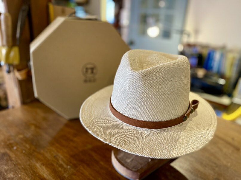 【ふるさと納税】木型 で作った 中折れ パナマハット | 関口善大靴工房 サイズ調整テープ付き オリジナル木型 ナチュラルカラー 中折れ 中折れ帽子 中折れ帽 ハット 帽子 最高級素材 エクアドル産 パナマ 本牛革 ファッション 東京都 送料無料 サムネイル2