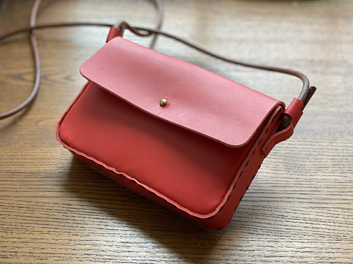 【ふるさと納税】 オーガニック レザー バッグ 2way 【 選べる カラー 】| 関口善大靴工房 ショルダーバッグ 革 天然原料 オーガニックレザー ヌメ革 調布 東京都 送料無料 赤 黒 キャメル こげ茶 サムネイル2