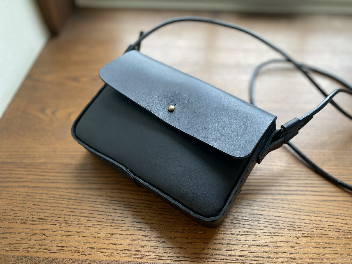 【ふるさと納税】 オーガニック レザー バッグ 2way 【 選べる カラー 】| 関口善大靴工房 ショルダーバッグ 革 天然原料 オーガニックレザー ヌメ革 調布 東京都 送料無料 赤 黒 キャメル こげ茶 サムネイル3