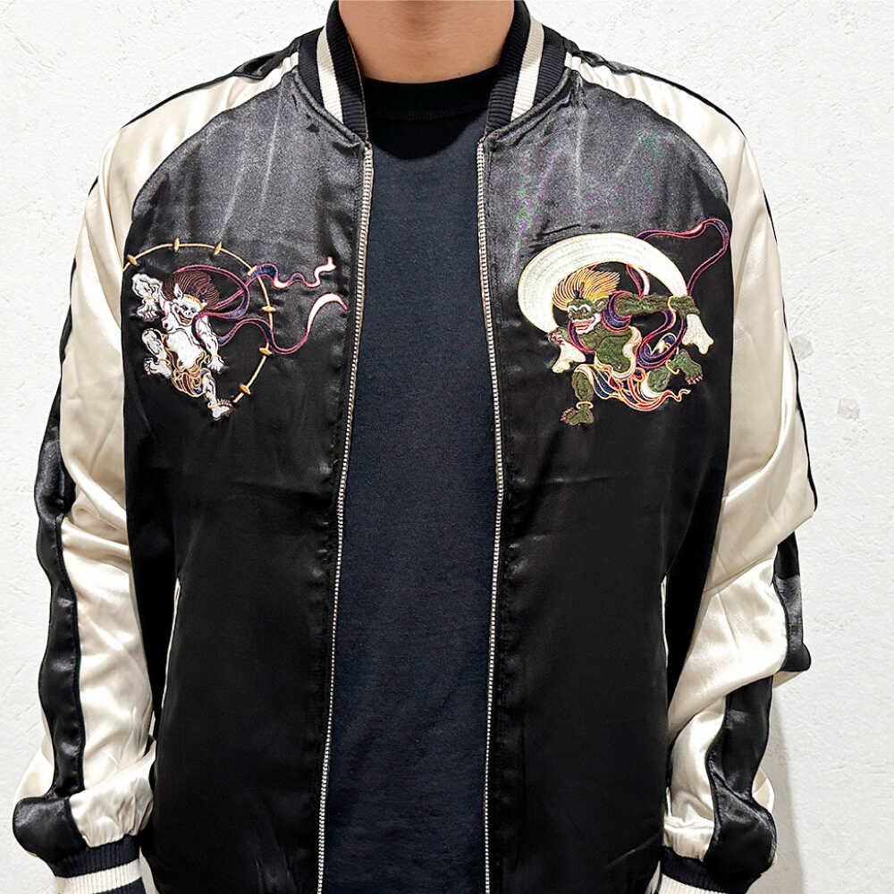 【ふるさと納税】【選べるサイズ】YOKOSUKA風神雷神リバーシブルスカジャン 服 ジャケット じゃけっと スカジャン すかじゃん リバーシブル おしゃれ かっこいい 風神雷神 風神 雷神 屏風絵 ヴィンテージ 刺繍 神奈川県 横須賀市 横須賀【有限会社 エムシーハウス】[AKAP007] サムネイル2