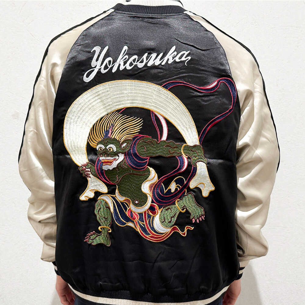 【ふるさと納税】【選べるサイズ】YOKOSUKA風神雷神リバーシブルスカジャン 服 ジャケット じゃけっと スカジャン すかじゃん リバーシブル おしゃれ かっこいい 風神雷神 風神 雷神 屏風絵 ヴィンテージ 刺繍 神奈川県 横須賀市 横須賀【有限会社 エムシーハウス】[AKAP007] サムネイル3