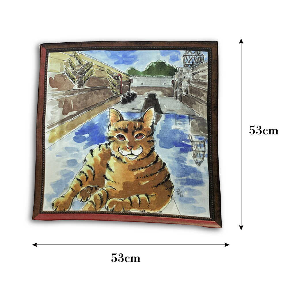 【ふるさと納税】ネコのいる風景　ドライドッグを見守ネコー浦賀ドライドッグ ハンカチーフ 約53cm×約53cm【有限会社カヤマ】ハンカチ ねこ ネコ 猫 栗原君古 叶神社 横須賀 神奈川[AKAR003] 10000円 1万円 サムネイル2