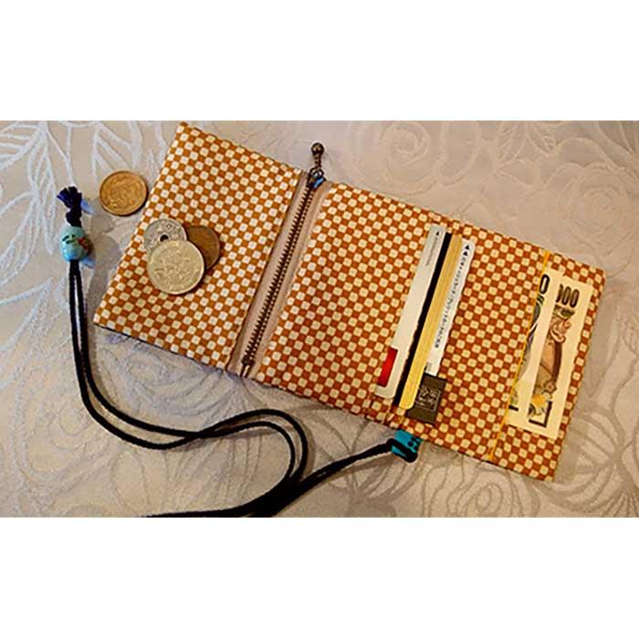 【ふるさと納税】【赤色】手仕事工房 鎌倉今村　道中財布 | ふるさと 納税 楽天ふるさと らくてんふるさと納税 神奈川県 神奈川 鎌倉市 鎌倉 支援品 支援 返礼品 お礼の品 財布 さいふ サイフ メンズ レディース コンパクト おしゃれ オシャレ 折り財布 折財布 和雑貨 日本製 サムネイル2