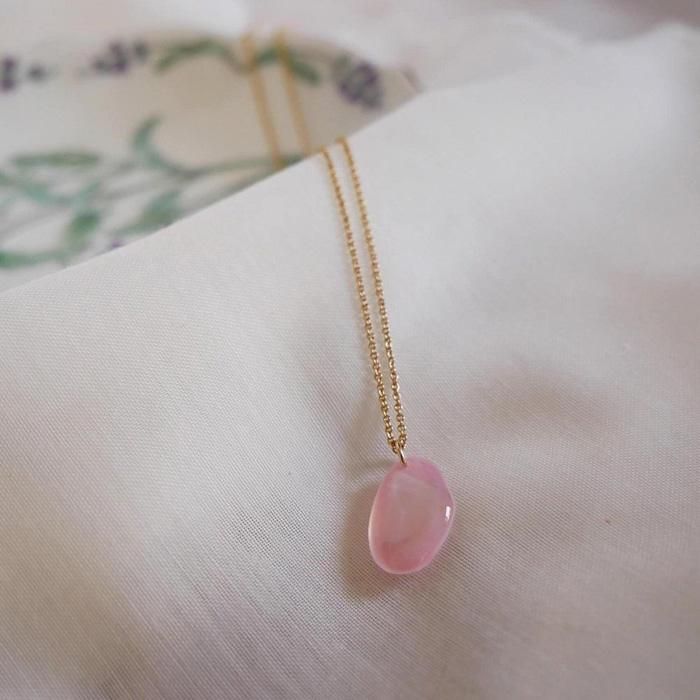 【ふるさと納税】桜貝 さくらひとえ ネックレス | ふるさと 納税 楽天ふるさと 神奈川県 神奈川 鎌倉市 鎌倉 支援品 支援 返礼品 返礼 お礼の品 ネックレス アクセサリー アクセ 貝 レディース おしゃれ オシャレ 由比ヶ浜 桜貝 可愛い かわいい きれい キレイ ペンダント サムネイル3