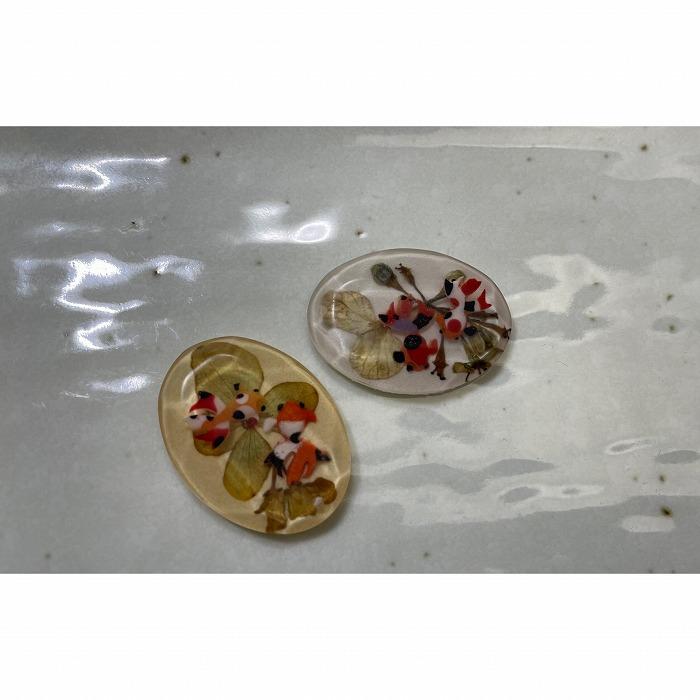 紫陽花のブローチ(ラウンド金魚入り)