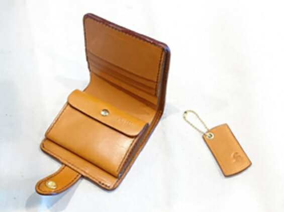 【ふるさと納税】 ハーフウォレット・キーホルダーキャメル 2点セット 牛革 栃木レザー 財布 サイフ さいふ saifu 手縫い ハンドメイド 革専門店 手作り SNAKER-handicraft 神奈川 湘南 藤沢 サムネイル2