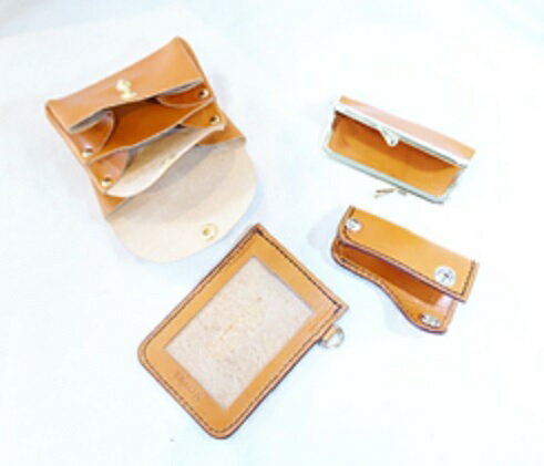 【ふるさと納税】 本革 小物 4点セット キャメル ( もこもこコインケース・印鑑ケース・スルーパスケース・ミニキーケース ) 牛革 栃木レザー 財布 サイフ さいふ saifu 手縫い ハンドメイド 革専門店 手作り SNAKER-handicraft 神奈川 湘南 藤沢 サムネイル2