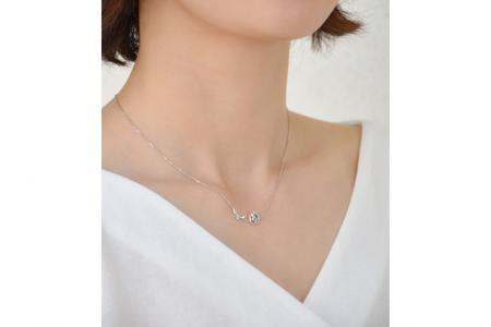 【ふるさと納税】 Blue Rose Pt トパーズ ネックレス レディース ジュエリー アクセサリー pt950 ペンダント とぱーず ブルートパーズ シンプル 一点もの おしゃれ かわいい プレゼント ギフト 贈り物 SERENDIPJEWEL 株式会社菜畑 神奈川 湘南 藤沢 サムネイル2