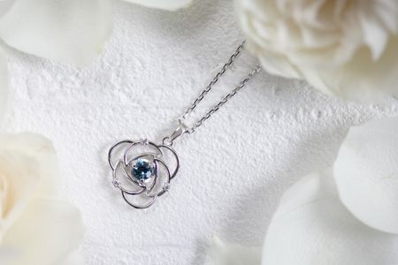 【ふるさと納税】 Blue Rose Pt トパーズ ダイヤモンド ペンダント レディース ジュエリー アクセサリー ネックレス ダイア レディース ブルートパーズ シンプル 一点もの おしゃれ かわいい プレゼント ギフト 贈り物 SERENDIPJEWEL株式会社菜畑 神奈川 湘南 藤沢 サムネイル2