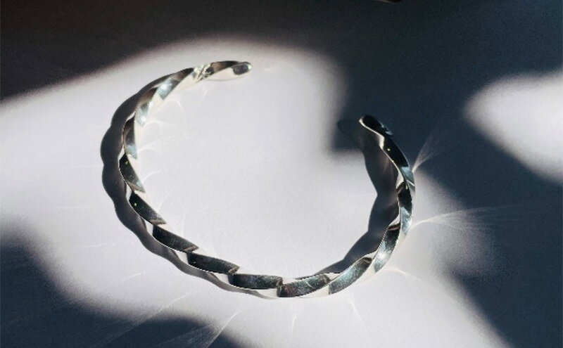 【ふるさと納税】 Twist Bangle レディース Sサイズ バングル ブレスレッド おしゃれ デザイン アクセサリー レディース 藤沢市 神奈川県 サムネイル3